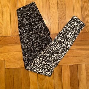 Lululemon Black/White leggings